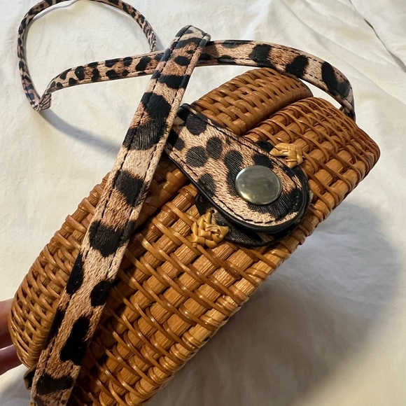 Woven side purse with cheetah leather strap - Picture 2 of 3